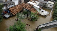 Rumah warga di kawawasan ini terendam banjir sejak kemarin sore,  selasa (15/01).     