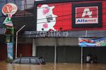 Jalan KH Abdullah Syafei Bak Lautan