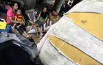 Korban Banjir Mengungsi di Kolong Jembatan