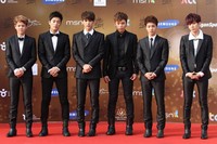 B2ST juga turut hadir dan mendapatkan jTBC Best Artist Award. AFP/Mohd. Rasfan.