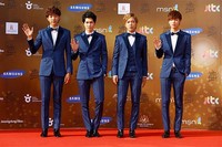CNBLUE membawa pulang penghargaan Malaysia's Most Favorite Star Award dan Disk Bonsang. (allkpop)