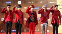 B1A4 kompak merah-merah. AFP/Mohd. Rasfan.