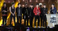 Super Junior sukses menyabet penghargaan MSN Southeast Asia Award, Disk Daesang, dan Disk Bonsang. AFP PHOTO/Mohd Rasfan.