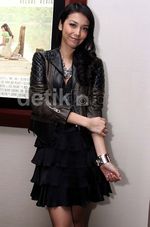 Ehm... Velove Vexia Gandeng Siapa, Tuh?