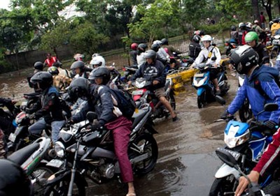 Jalan Daan Mogot Terendam Banjir