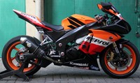 Kaki-kaki yang menggunakan limbah moge ini untuk menyempurnakan konsep tim MotoGP Honda yang selalu memasang aplikasi kaki-kaki super gede di motornya. (dok. Ariawan Wijaya)