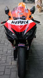 Kawasaki Ninja Berbaju Repsol Honda