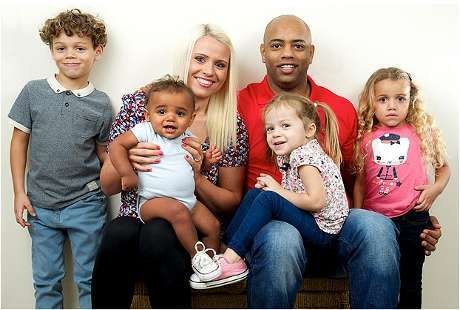 Keluarga Pelangi Memiliki Anak dengan Warna Kulit Berbeda-beda