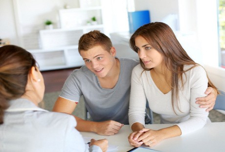 Akan Tes Kesehatan Pranikah? Ini Waktu Paling Tepat