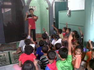 Anak-anak Korban Banjir di Semarang Ikuti Terapi Trauma
