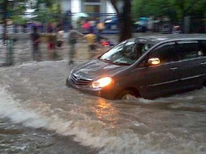 Kemayoran Banjir Sepaha, Ruko dan Perkantoran Liburkan Karyawan