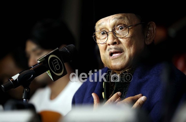 BJ Habibie: Saya Buat Pesawat dari Uang Minyak