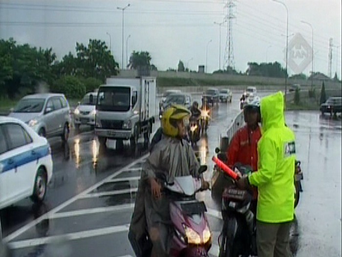 Hindari Banjir, Motor Masuk Jalan Tol