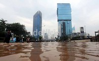 Kawasan bunderan HI juga terlihat rata dengan air banjir.