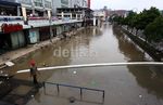 Mega Bekasi Hypermall Masih Terendam