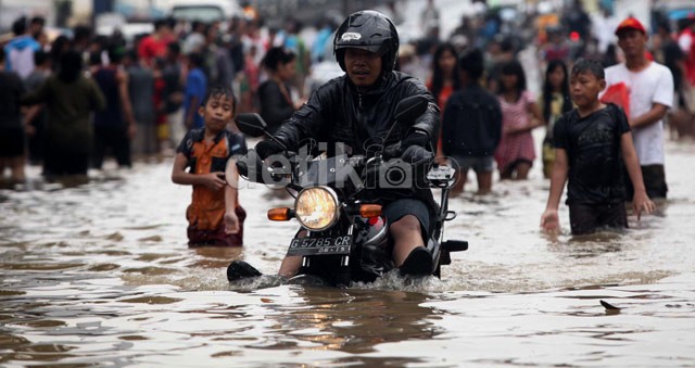 Terobos Banjir, Motor Mogok