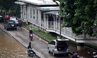 TransJ tak beroperasi karena jalurnya terendam banjir.