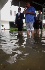 Istana Banjir, SBY Gulung Celana