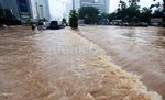 Arus Kencang di Banjir Bundaran HI