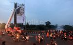 Dikhawatirkan Ambruk, Baliho Sandra Dewi Dievakuasi