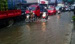 Jatiwaringin Terendam, Macet Mengular