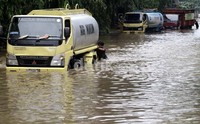 Sejumlah truk mogok.