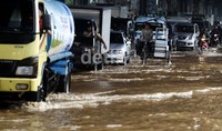 Dikawasan by pass Cempaka Putih, Jaktim tidak luput dari banjir.     