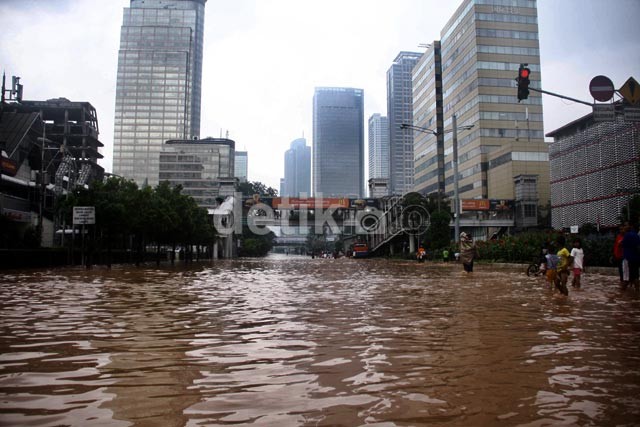 Thamrin Menjadi Lautan