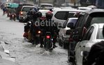Tol Cawang- Jatiwaringin Mengular