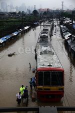 Stasiun Tanah Abang Lumpuh
