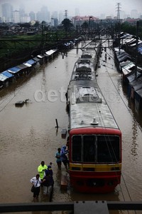 Selain stasiun, puluhan rumah yang berada di sekitar stasiunn juga terendam banjir. Ramses/detikFoto.