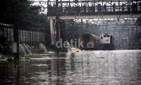 Air masuk ke Stasiun KA Tanah Abang akibat sungai Ciliwung meluap. Ramses/detikFoto.