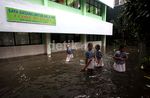 SD Pasar Baru 11 Terendam Banjir