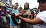 Ular Sanca Muncul di Tengah Banjir