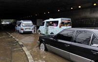     Arus kendraan dari arah cempaka Putih ke Cililitan macet.