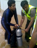 Cleaning Service Terjebak Banjir di Basement Plaza UOB