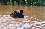 Cleaning Service Terjebak Banjir di Basement Plaza UOB