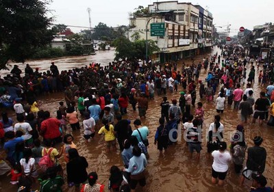 Banjir Jadi Wisata Dadakan