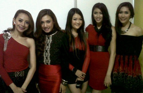 Girlband Bentukan Maia Recycle Lagu Nicky Astria