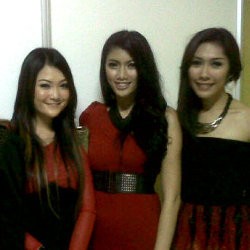 Girlband Bentukan Maia Recycle Lagu Nicky Astria