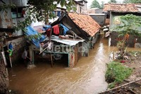 Suasana banjir di kawasan Rawajati, Kalibata, Jakarta, Rabu (16/1/2013). Ayya/detikHOT.