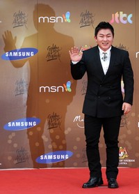 Huh Gak turut hadir dalam acara penghargaan tersebut. AFP PHOTO/Mohd Rasfan.