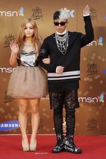 Hitam Putih Rambut G-Dragon