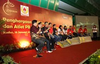 Penghargaan tersebut diberikan dalam sebuah acara bertajuk 'Penghargaan kepada Atlet PB Djarum Berprestasi 2012'. (Dok Djarum).