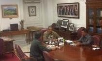 Serahkan Bukunya ke SBY, JK Curhat Soal Banjir Jakarta