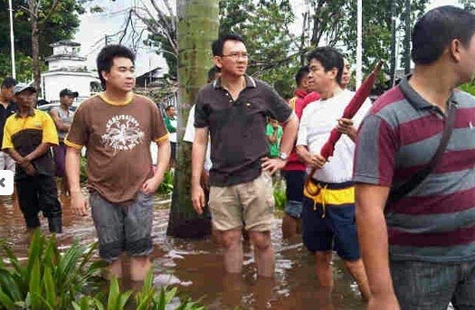 Bercelana Pendek, Ahok Tinjau Banjir di Pluit 
