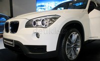Model baru ini hadir dengan desain headlight baru dengan LED, foglamp surround baru, side indicator yang menyatu dengan kaca spion, pilihan warna eksterior, serta alloy wheel baru pula.