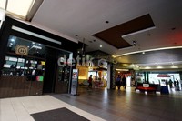 Mal La Piazza elapa Gading sepi pengunjung.