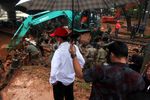 Jokowi Tinjau Perbaikan Tanggul di Latuharhary