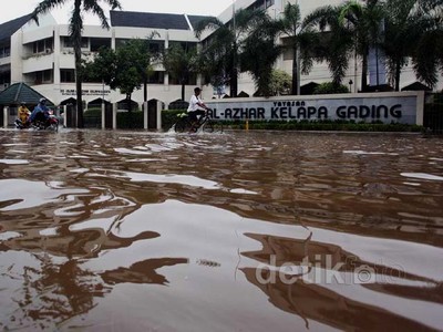 Banjir, Sekolah Al-Azhar Kelapa Gading Diliburkan